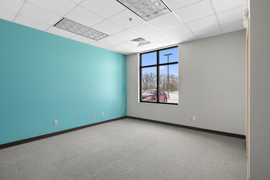 More Photos Of 4133 Iowa St, Alexandria Flex For Sale