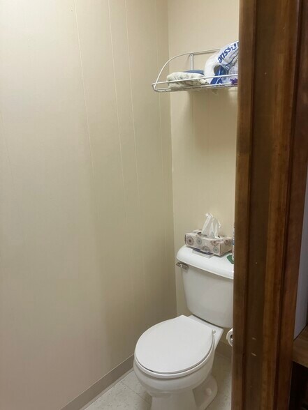 More Photos Of 211 W 1st St, Dixon General Retail For Sale