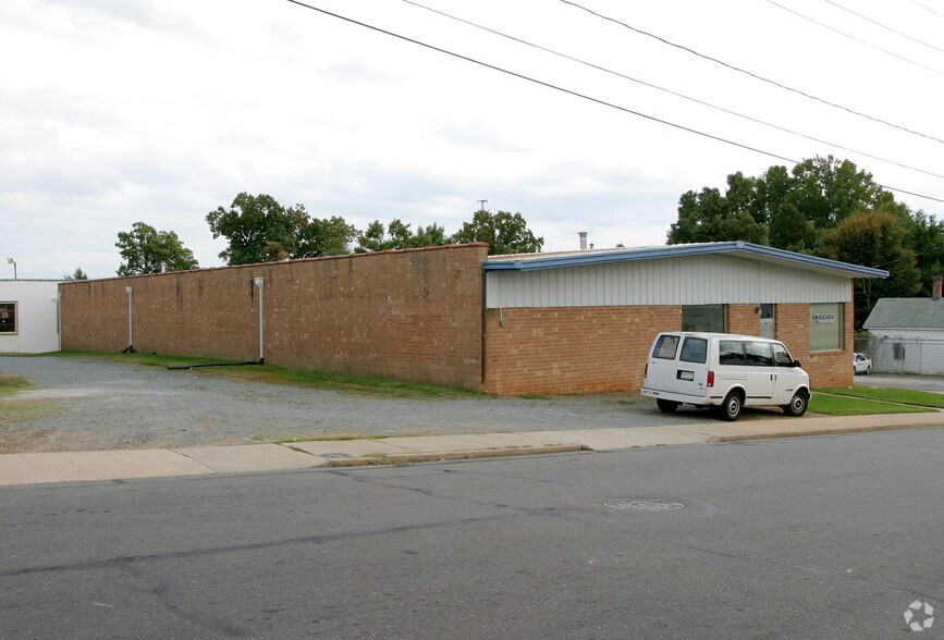 More Photos Of 1701 Lomond St, Winston-Salem Warehouse For Lease