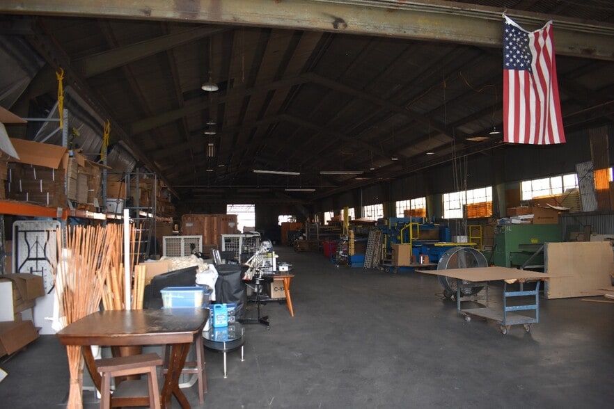 More Photos Of 8011 Beach St, Los Angeles Manufacturing For Sale