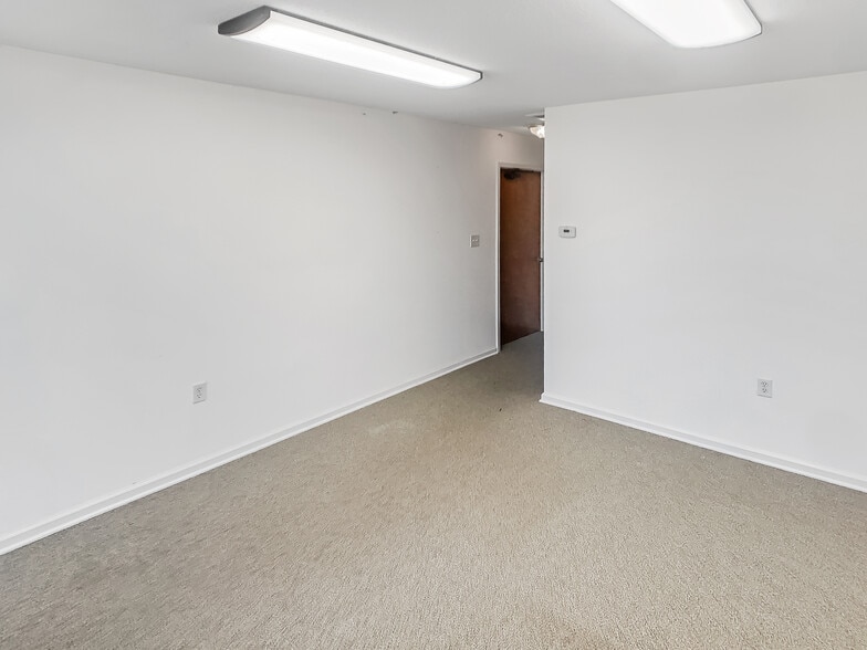 More Photos Of 1601 23rd Ave, Tuscaloosa Light Distribution For Lease