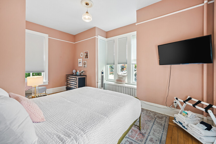 More Photos Of 371 Water St, Excelsior Hospitality For Sale