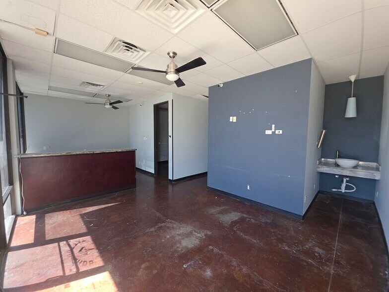 More Photos Of 9025 N Sam Houston Pky E, Humble Unknown For Lease
