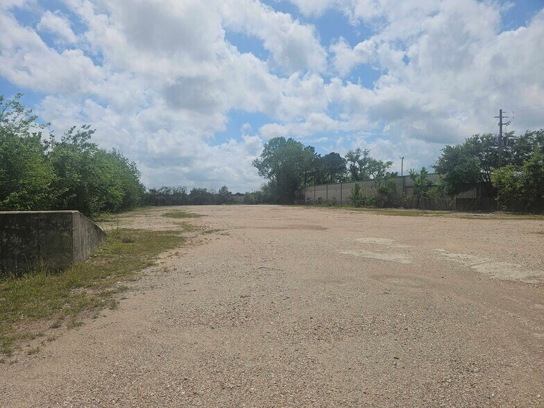 More Photos Of 13430 Conklin Ln, Houston Industrial For Sale