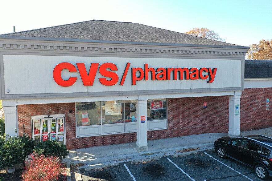 More Photos Of 2 Compass Rd, Essex Drugstore For Lease
