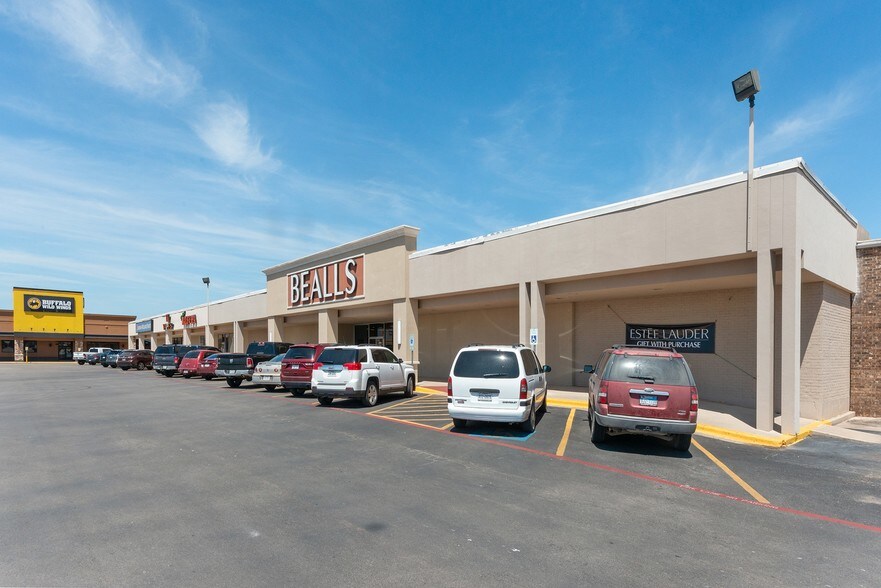 More Photos Of 509-531 W Commerce St, Brownwood Unknown For Lease