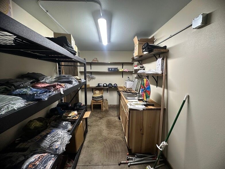 More Photos Of 10 Natelle Ave, Brooksville General Retail For Lease