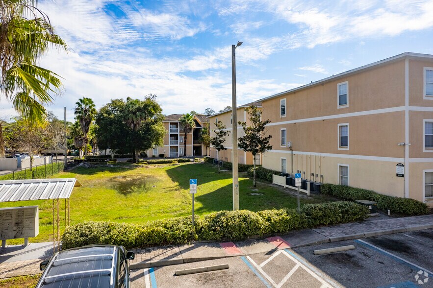 More Photos Of 13009 Kain Palms Ct, Tampa Dormitory For Sale