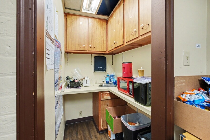 More Photos Of 1002 Monmouth St, Newport Office Residential For Sale