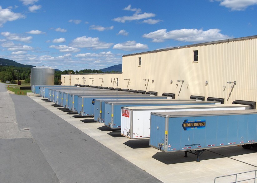 More Photos Of 36 Precision Dr, North Springfield Manufacturing For Lease