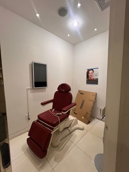 More Photos Of 139-149 Centre St, New York Medical For Sale