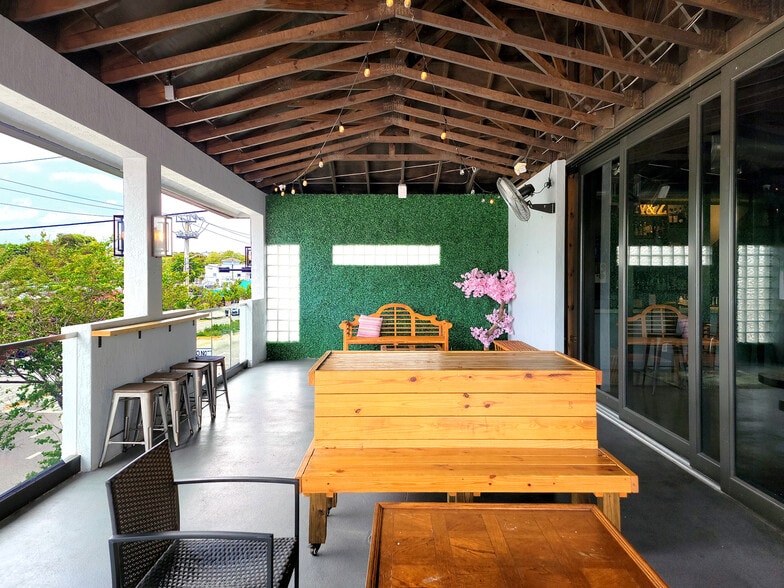 More Photos Of 2010 Wilton Dr, Wilton Manors Restaurant For Sale