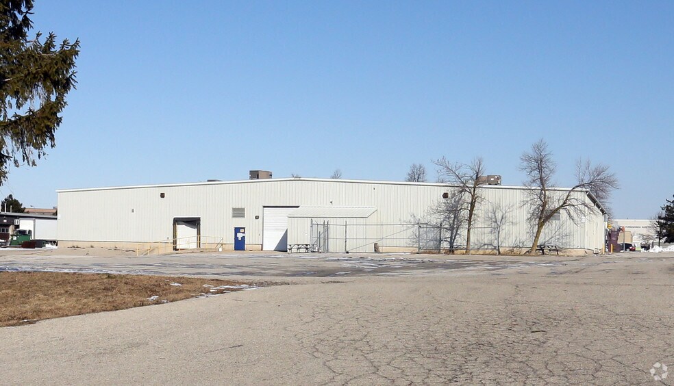 More Photos Of 58 Bigwin Rd, Hamilton Warehouse For Lease