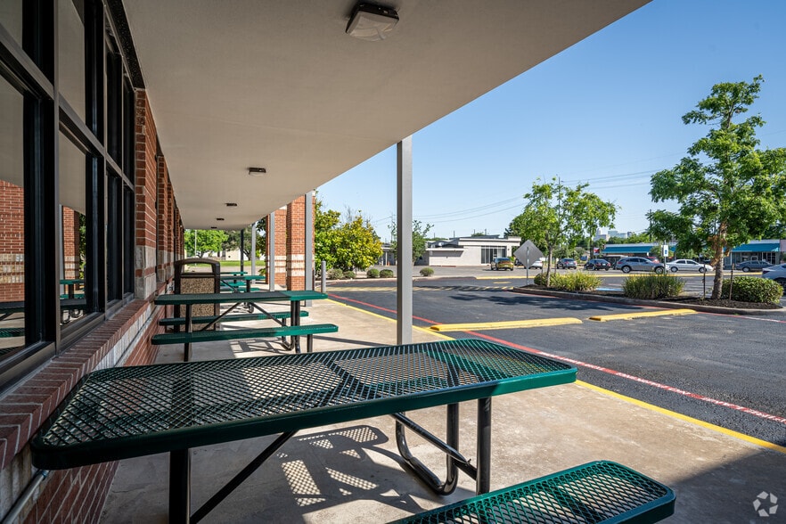 More Photos Of 2616 Blodgett St, Houston Office For Lease