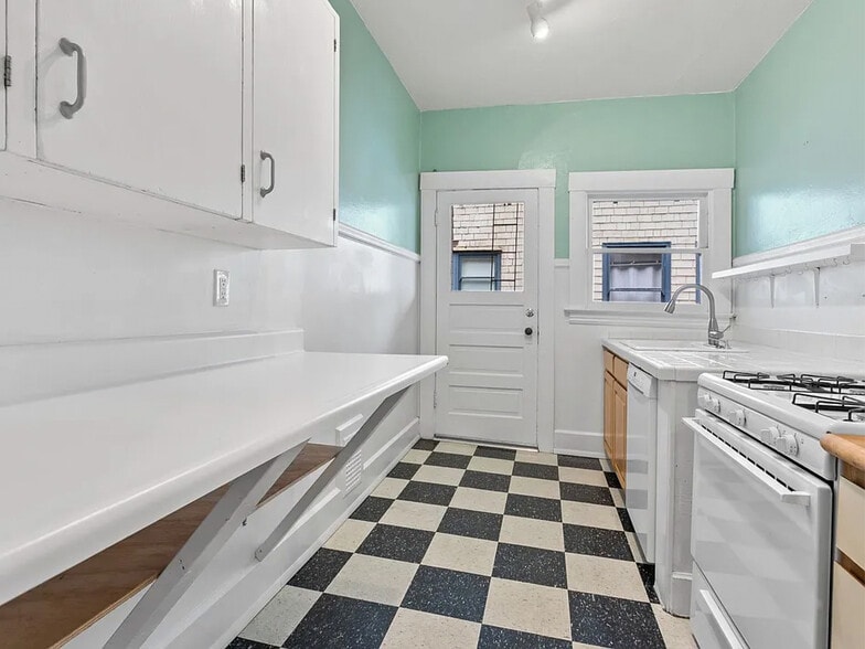 More Photos Of 2308-2326 SW Osage St, Portland Apartments For Sale