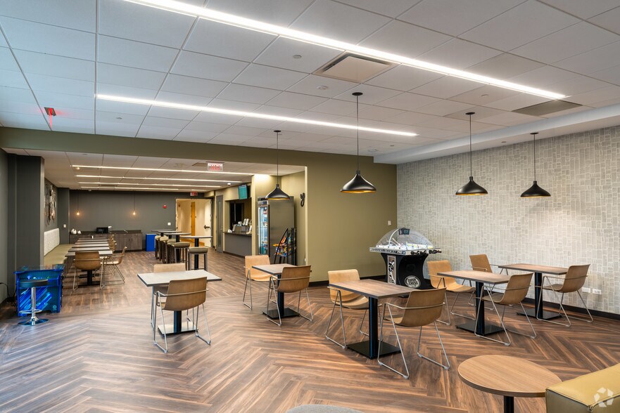 More Photos Of 475-485 Half Day Rd, Lincolnshire Unknown For Lease
