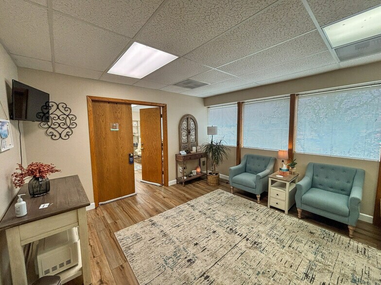More Photos Of 525 Glen Creek Rd NW, Salem Office For Lease