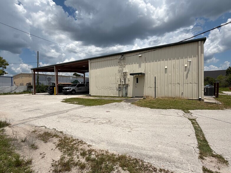 More Photos Of 325 Dane Ln, Longwood Warehouse For Lease
