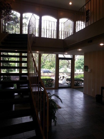 More Photos Of 3040 Riverside Dr, Upper Arlington Office For Lease