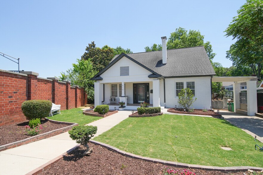 More Photos Of 610 Hawthorne Ln, Charlotte Office Residential For Sale