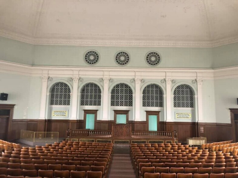 More Photos Of 2134-2158 Collingwood Blvd, Toledo Religious Facility For Sale