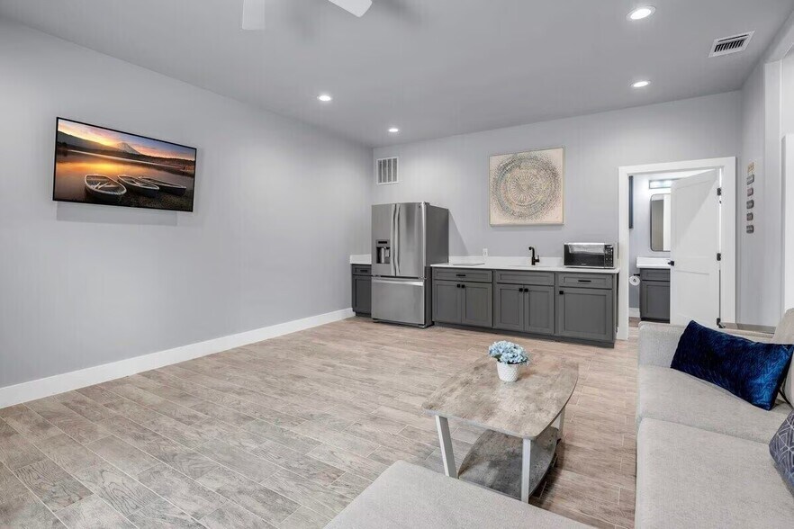 More Photos Of 3120 River Oaks Dr, Kingsland Specialty For Sale