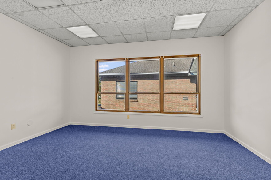 More Photos Of 73 E Wilson Bridge Rd, Worthington Office For Sale