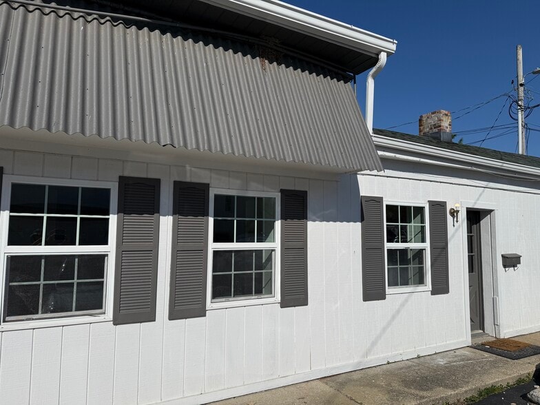More Photos Of 108 E Main St, Plainfield General Retail For Lease
