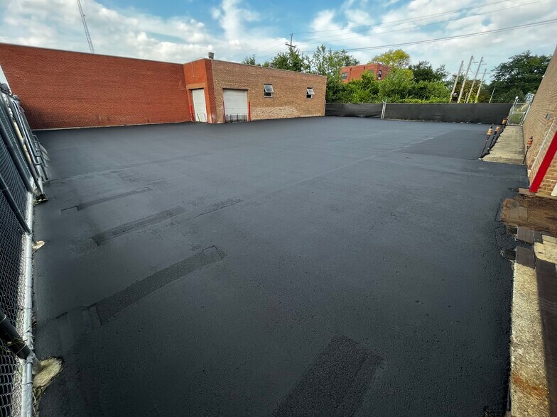 More Photos Of 1540 Hannah Ave, Forest Park Light Distribution For Sale