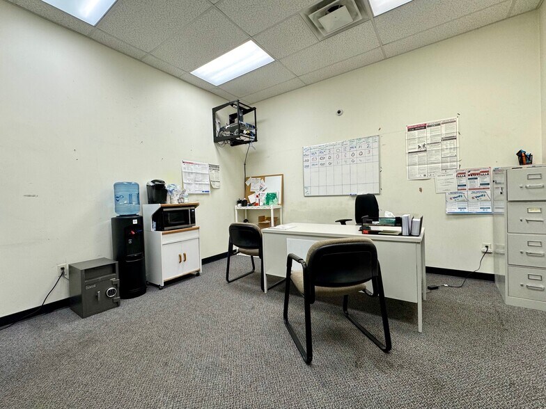 More Photos Of 210 Frontier St, Lexington Storefront Retail Office For Lease