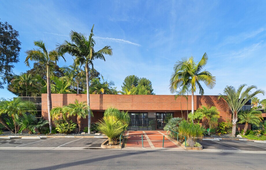 Primary Photo Of 23161 Moulton Pky, Laguna Hills Medical For Sale