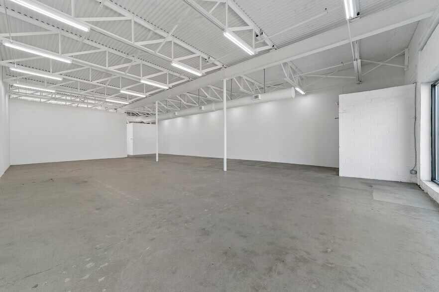 More Photos Of 136 Glass St, Dallas Storefront For Lease