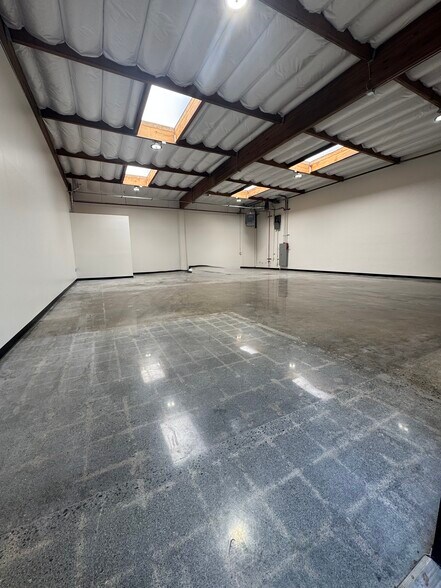 More Photos Of 945 Bransten Rd, San Carlos Service For Lease