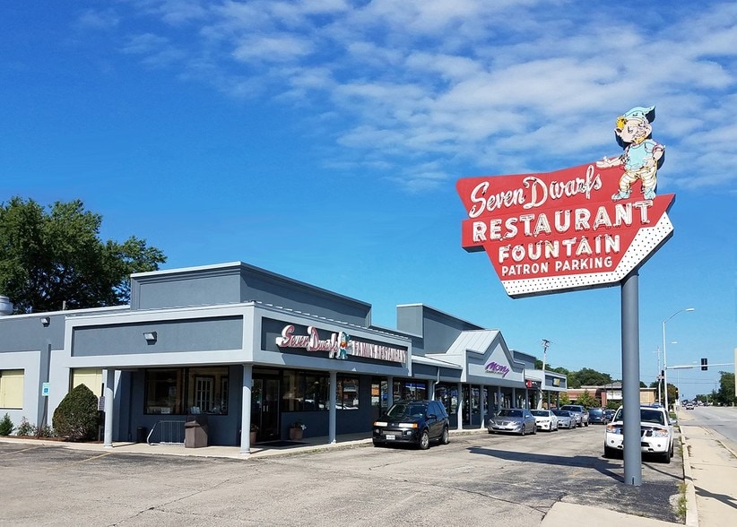 More Photos Of 921-925 E Roosevelt Rd, Wheaton Storefront For Lease