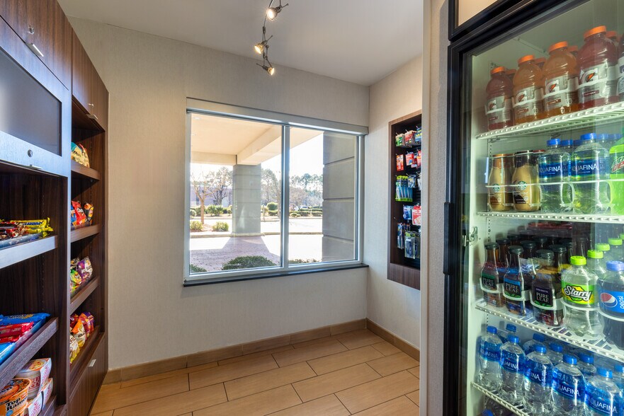 More Photos Of 809 Venture Dr, Smithfield Hotel For Sale