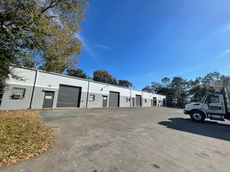 More Photos Of 14605 49th St N, Clearwater Light Distribution For Lease