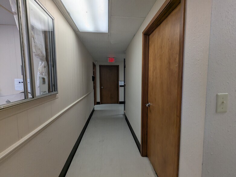 More Photos Of 2440 W Cardinal Dr, Beaumont Warehouse For Lease