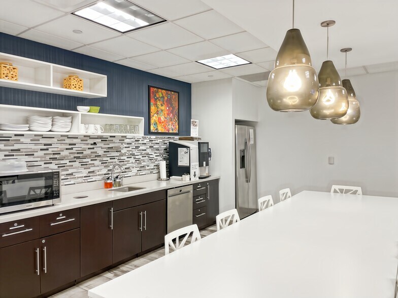 More Photos Of 1325 Avenue of the Americas, New York Coworking Space
