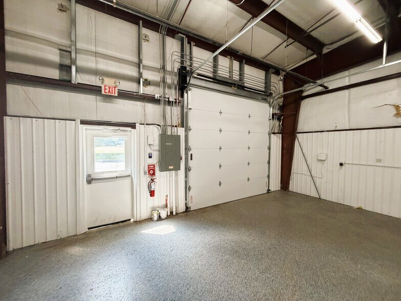 More Photos Of 2291 Traversefield Dr, Traverse City Manufacturing For Lease