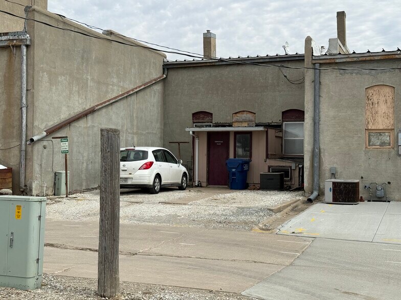 More Photos Of 413 Main St, Scribner Storefront For Sale