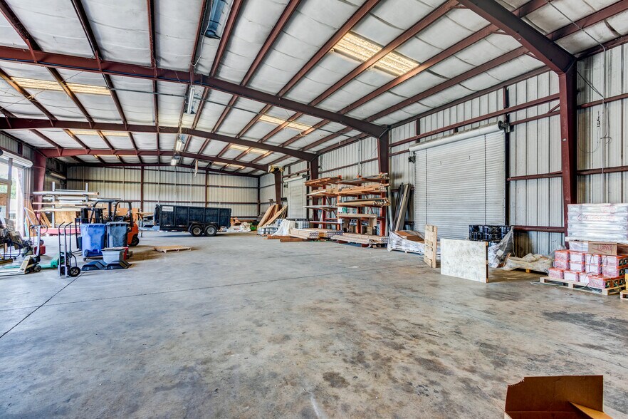 More Photos Of 6901 S 78th St, Riverview Warehouse For Lease