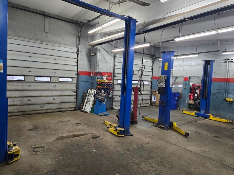 More Photos Of 2671 Seneca St, West Seneca Auto Repair For Sale