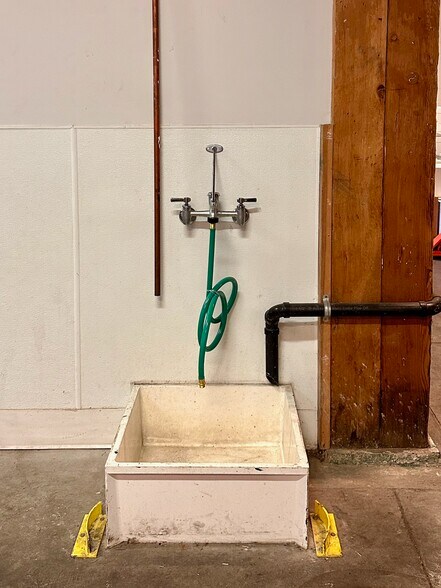 More Photos Of 3115 NE Sandy Blvd, Portland Loft Creative Space For Lease