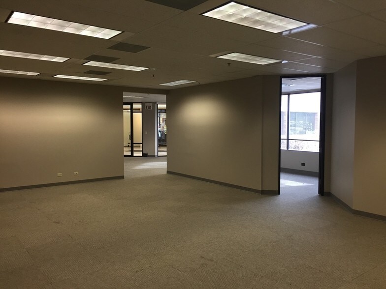 More Photos Of 3100 W Higgins Rd, Hoffman Estates Medical For Lease