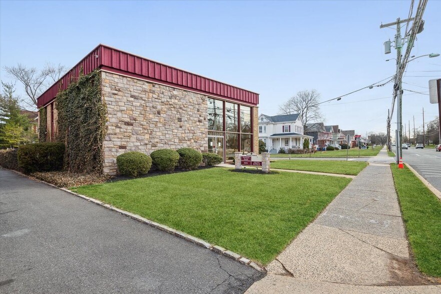 More Photos Of 1 Eastern Ave, Somerville Office For Sale