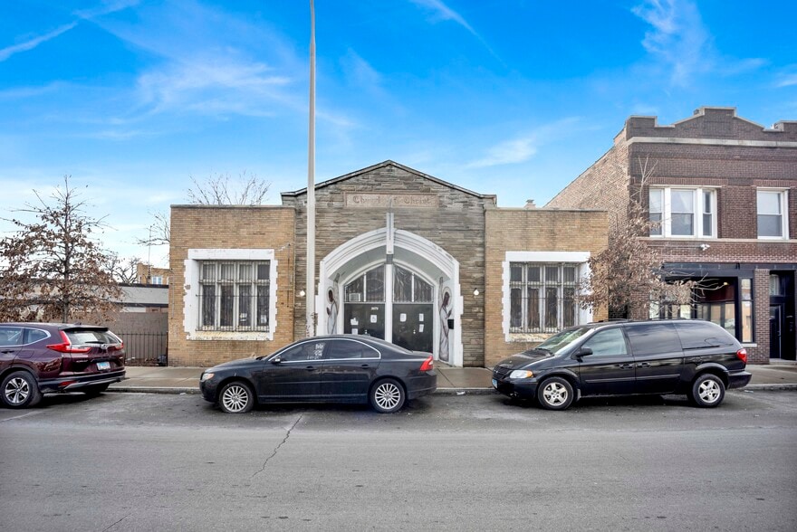 More Photos Of 3677 W Grand Ave, Chicago Religious Facility For Sale