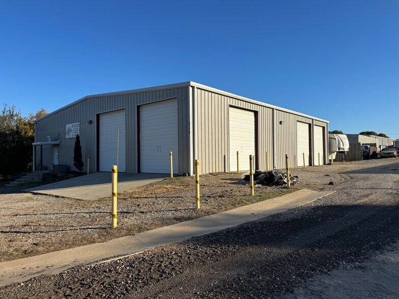 Primary Photo Of 5160-5172 Lemons Rd, Fort Worth Warehouse For Lease