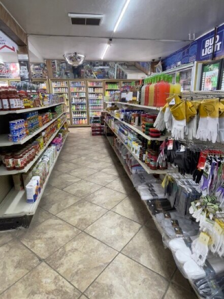 More Photos Of 230 Front St, Earlimart Convenience Store For Sale