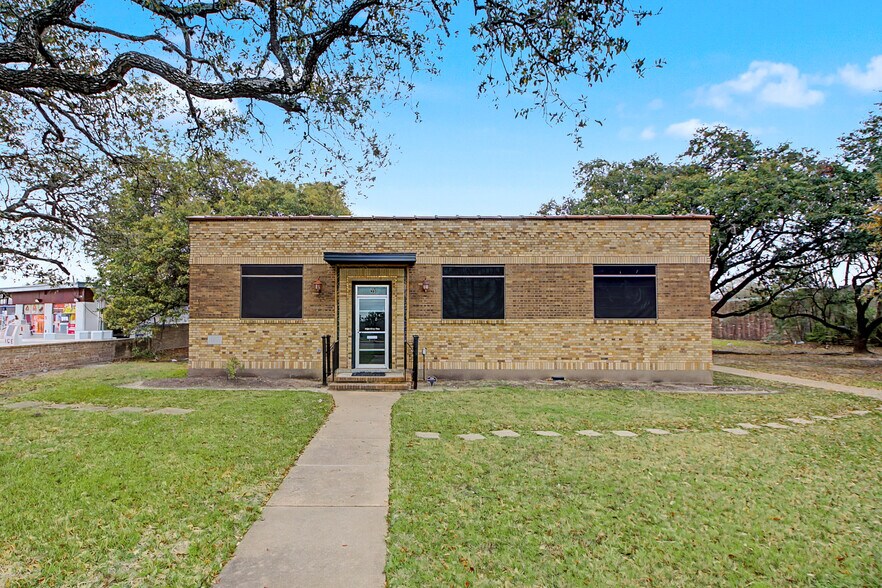 Primary Photo Of 903 S Texas Ave, College Station Office For Lease