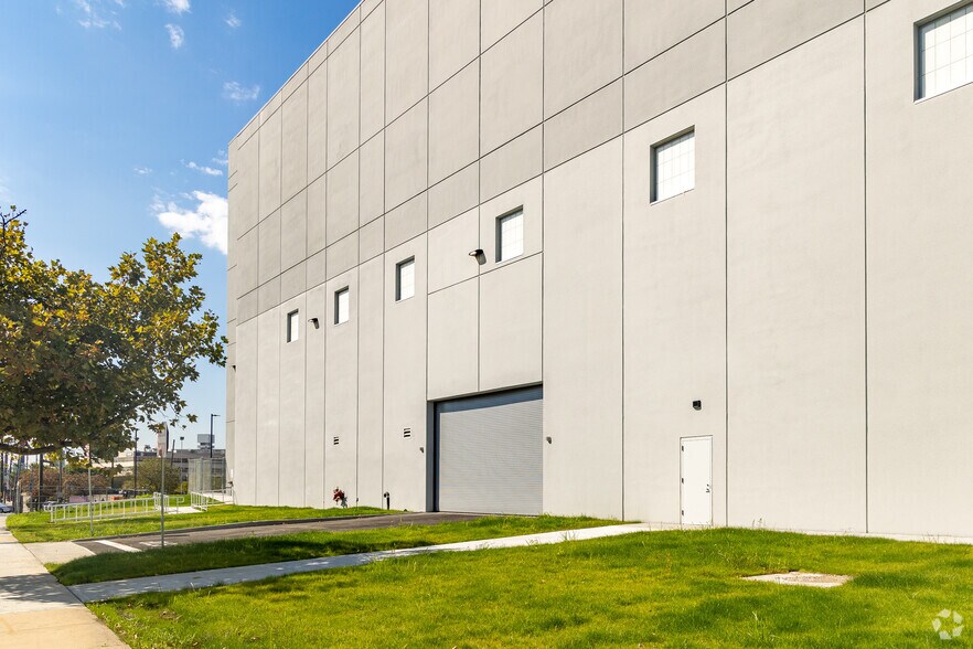 More Photos Of 28-10 Whitestone Expy, Queens Warehouse For Lease